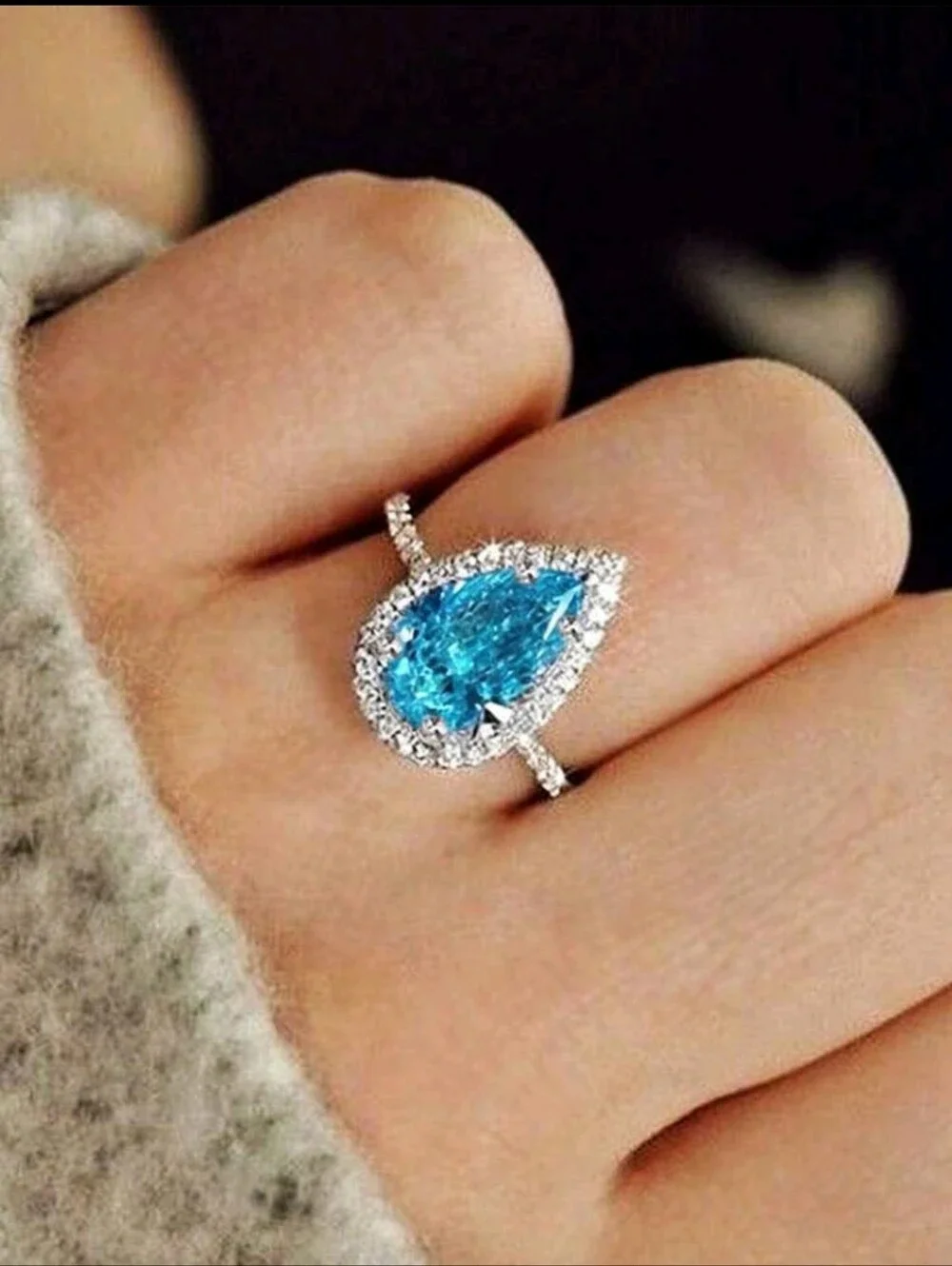 BRAND NEW ** Pear Shape Blue Halo Engagement Ring